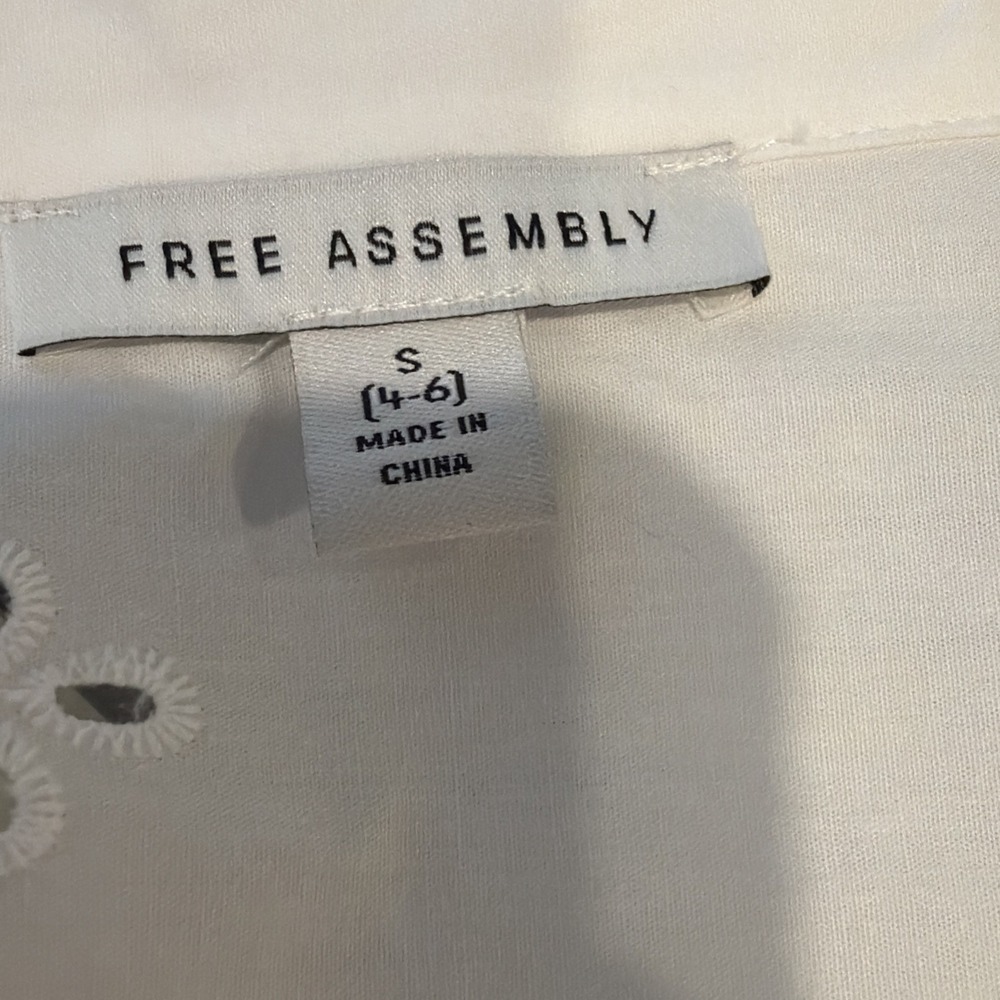 Free Assembly Women's Small Cropped Cotton Eyelet Shirt NWT - Picture 11 of 11